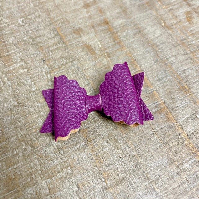 Scallop Pleather Bow Clip